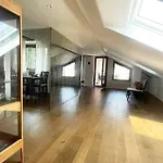 с террасой и видом на озеро в стрезе * Stresa