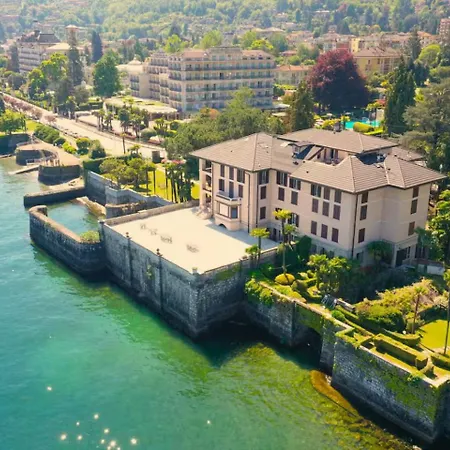 с террасой и видом на озеро в стрезе Lägenhet