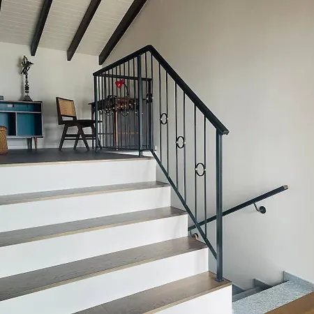 с террасой и видом на озеро в стрезе Lägenhet