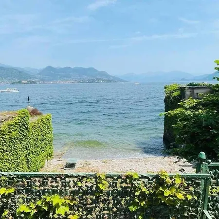 Lägenhet с террасой и видом на озеро в стрезе