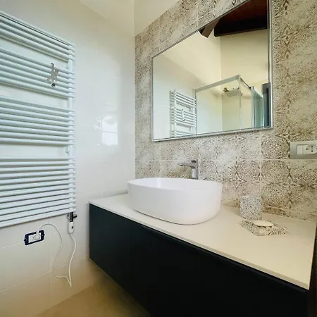 아파트 с террасой и видом на озеро в стрезе 스트레사