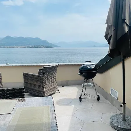 Lägenhet с террасой и видом на озеро в стрезе Stresa