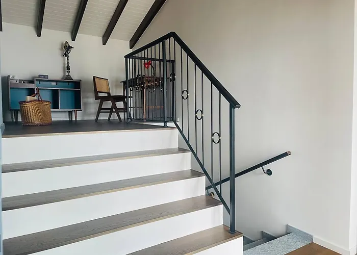 с террасой и видом на озеро в стрезе Apartamento