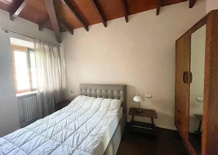 с террасой и видом на озеро в стрезе Apartamento Stresa